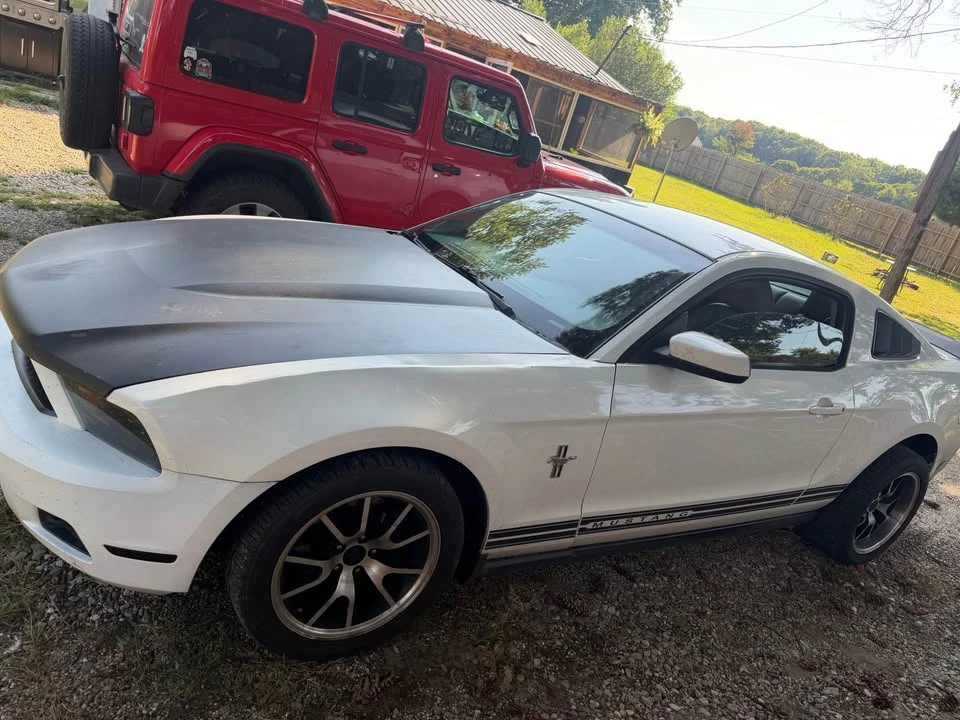 2011 Ford S197 Mustang - Image 2 of 9