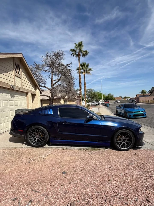 2011 Ford S197 Mustang - Image 2 of 4