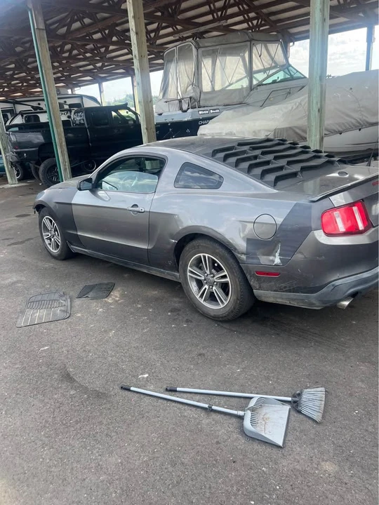 2011 Ford S197 Mustang - Image 2 of 7