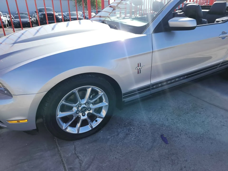 2011 Ford S197 Mustang - Image 4 of 11