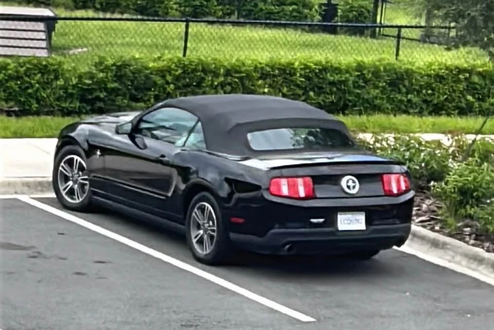 2011 Ford S197 Mustang - Image 9 of 10