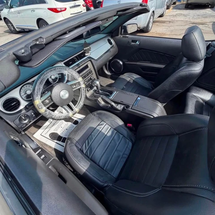 2011 Ford S197 Mustang - Image 2 of 10