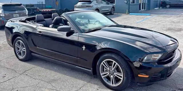 2011 Ford Mustang V6 Convertible 2D