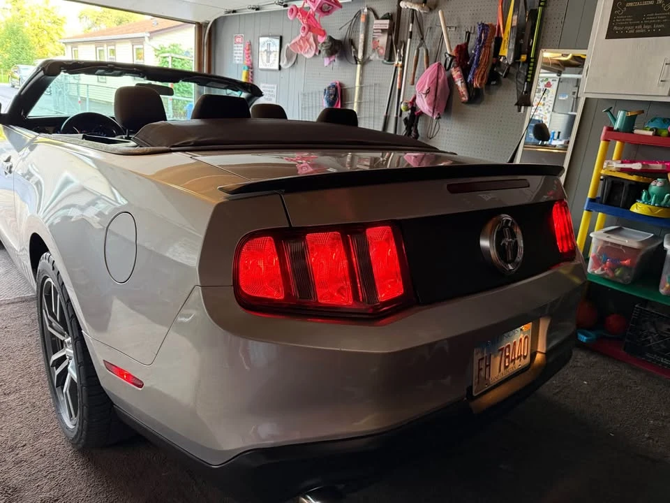 2011 Ford S197 Mustang - Image 2 of 6