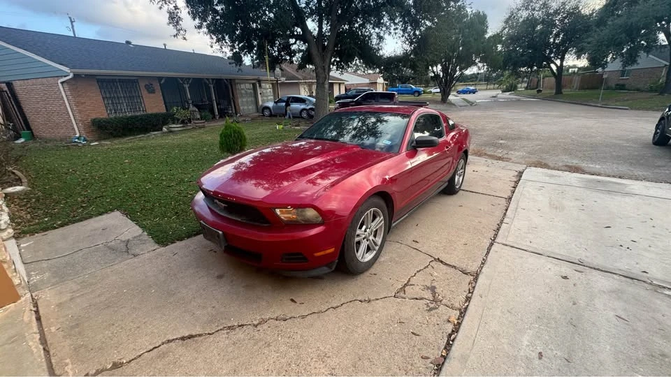 2011 Ford S197 Mustang - Image 2 of 6