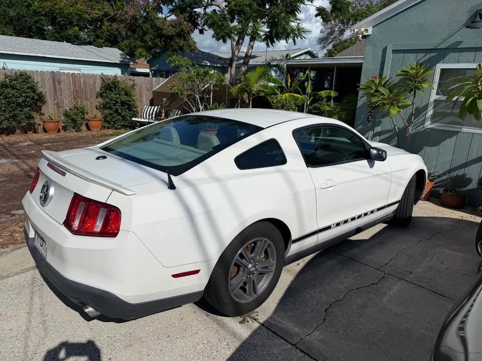 2011 Ford S197 Mustang - Image 2 of 5