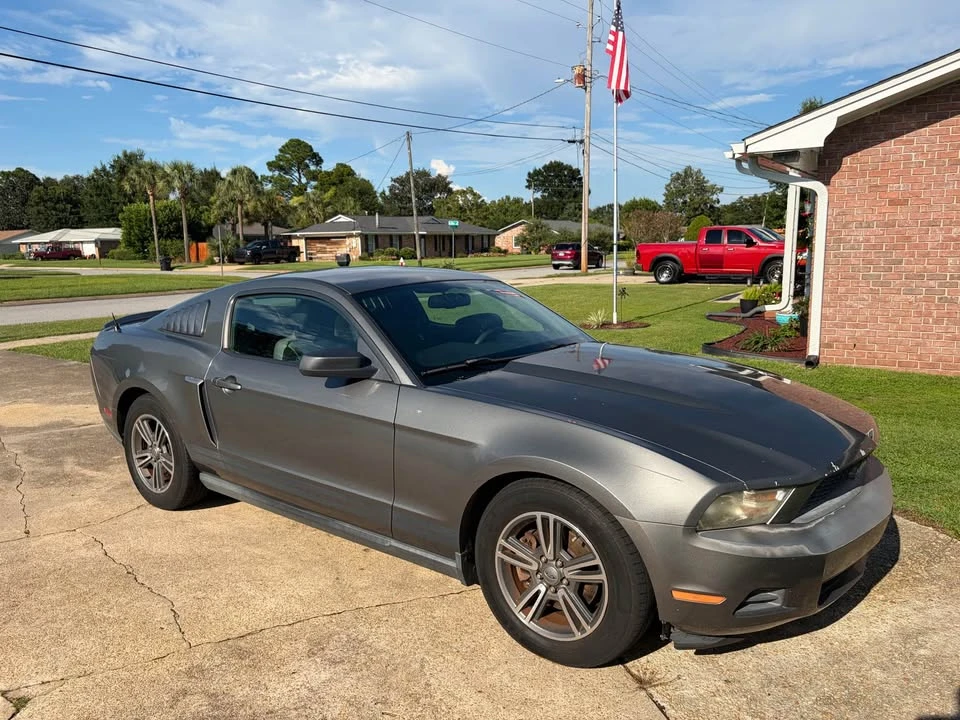 2011 Ford S197 Mustang - Image 2 of 12