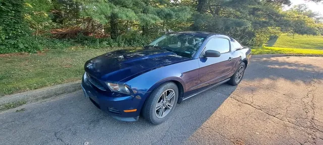 2011 Ford Mustang V6 Coupe 2D