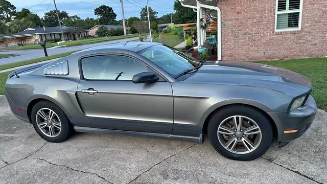 2011 Ford Mustang V6 Coupe 2D
