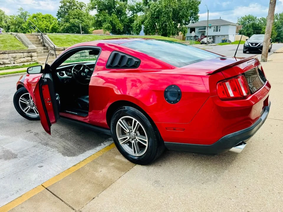 2011 Ford S197 Mustang - Image 4 of 16