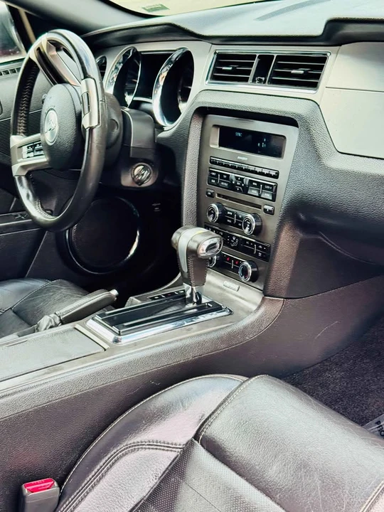 2011 Ford S197 Mustang - Image 15 of 17