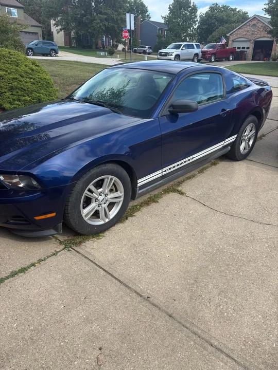 2011 Ford S197 Mustang - Image 2 of 4