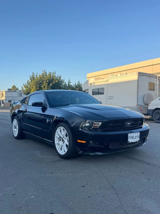 2011 Ford S197 Mustang - Image 2 of 6