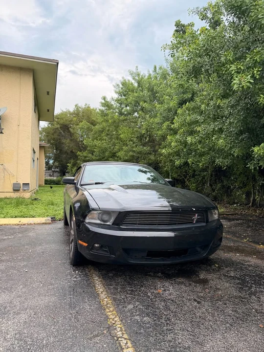 2011 Ford S197 Mustang - Image 2 of 8