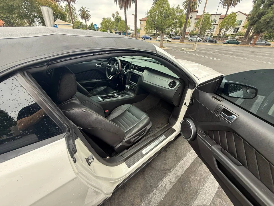 2011 Ford S197 Mustang - Image 7 of 9