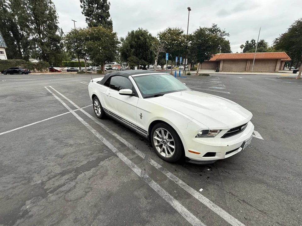 2011 Ford S197 Mustang - Image 2 of 9