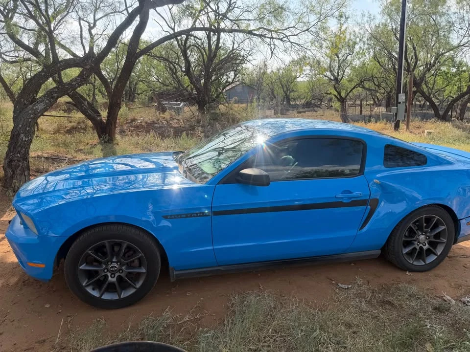 2011 Ford S197 Mustang - Image 7 of 8