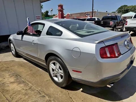 2011 Ford Mustang V6 Premium Coupe 2D