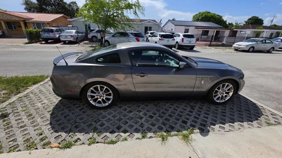 2011 Ford S197 Mustang - Image 10 of 13
