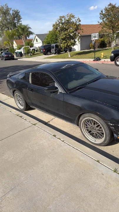 2011 Ford S197 Mustang - Image 2 of 10
