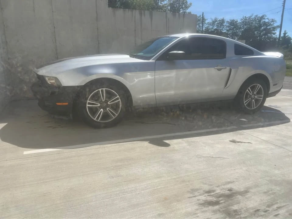 2011 Ford S197 Mustang - Image 2 of 5