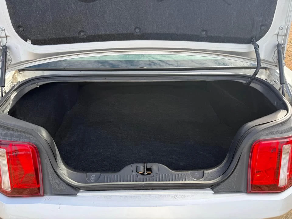 2011 Ford S197 Mustang - Image 13 of 14