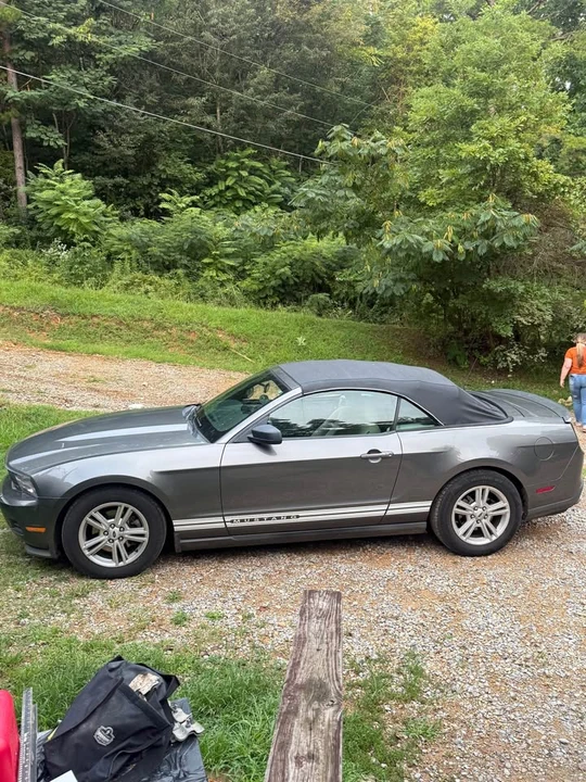 2011 Ford S197 Mustang - Image 2 of 3