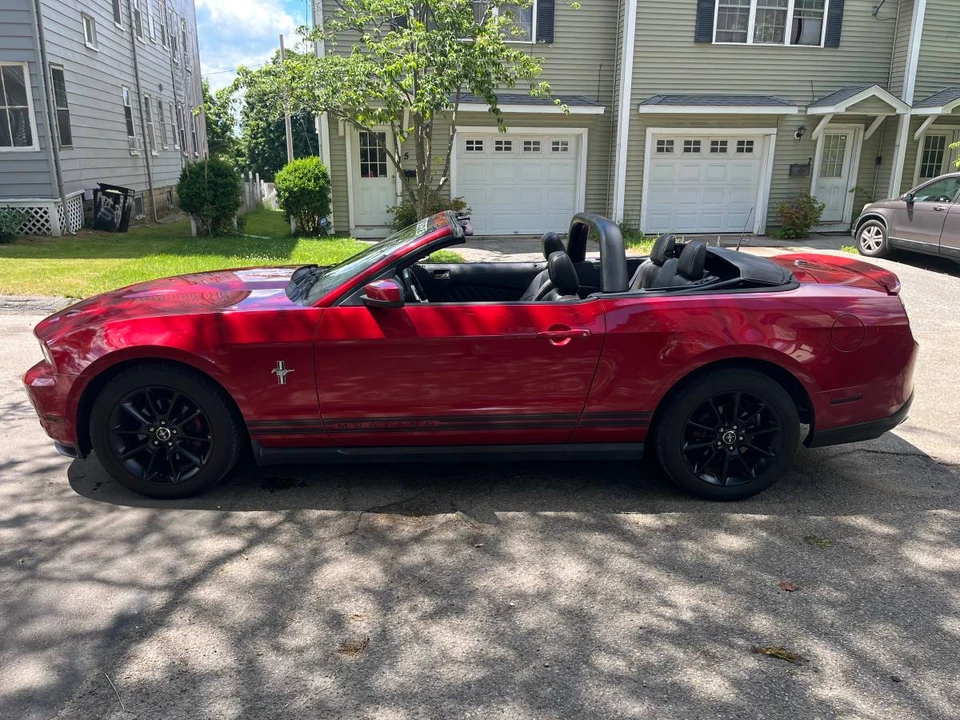 2011 Ford S197 Mustang - Image 2 of 17