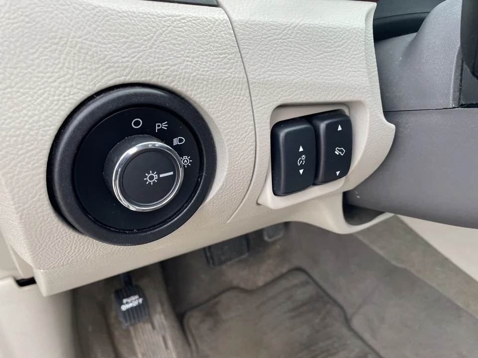 2011 Ford Taurus 5th Gen - Image 19 of 21
