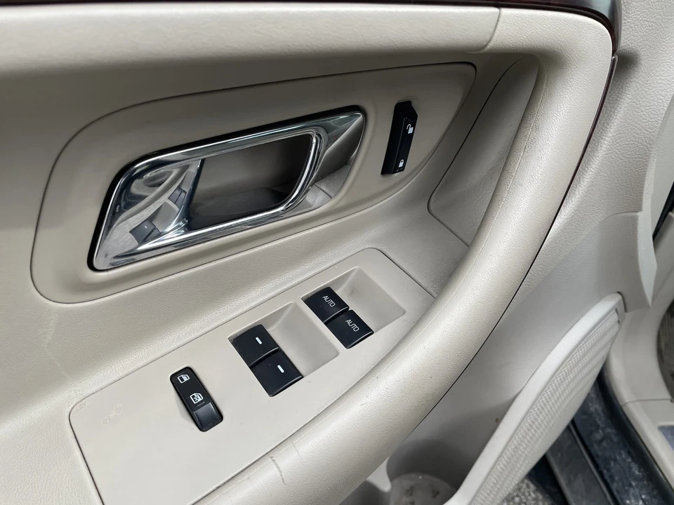 2011 Ford Taurus 5th Gen - Image 18 of 21
