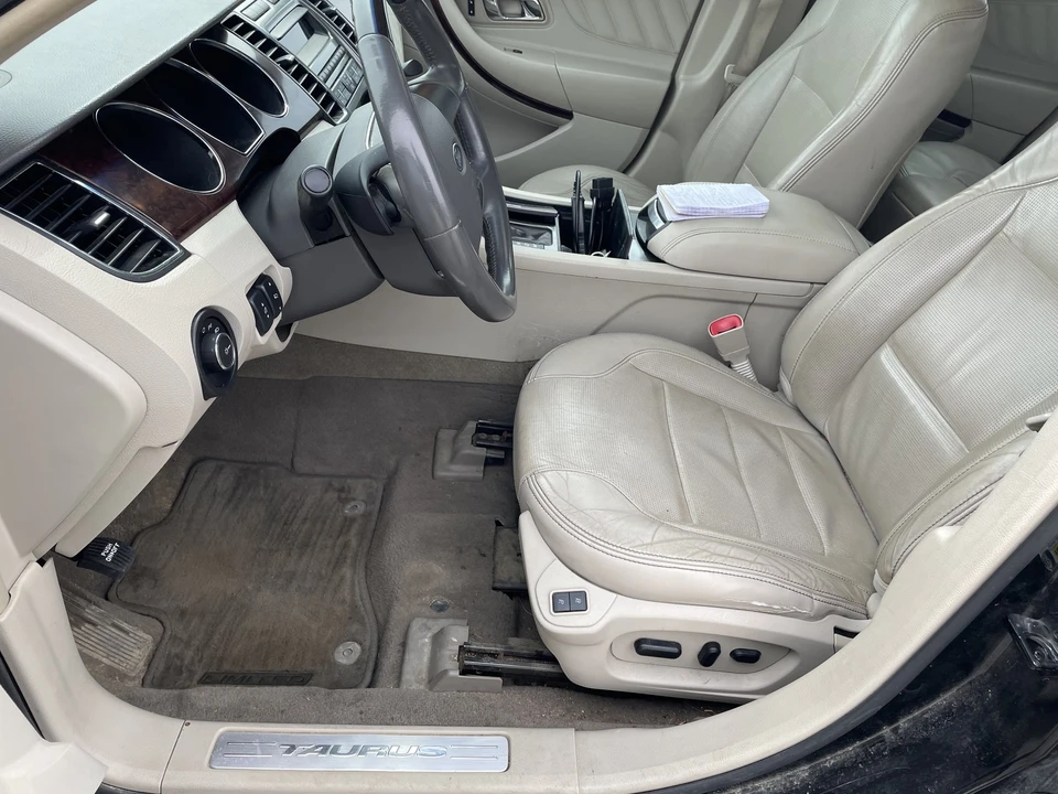 2011 Ford Taurus 5th Gen - Image 20 of 21