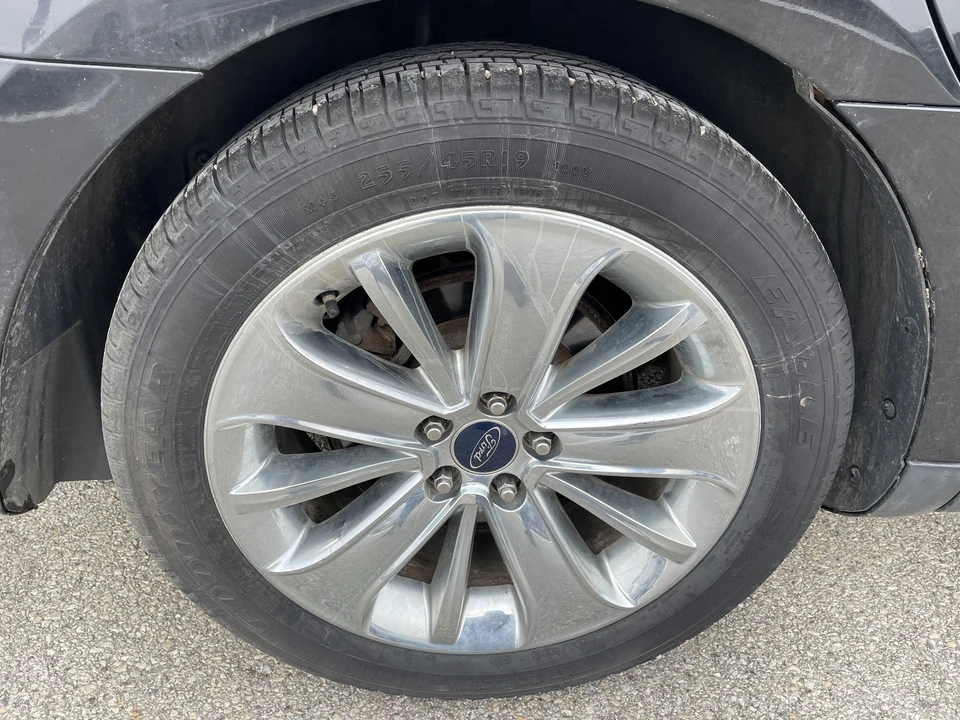 2011 Ford Taurus 5th Gen - Image 14 of 21