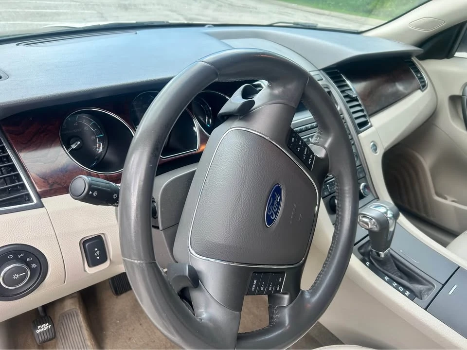 2011 Ford Taurus 6th Gen - Image 9 of 12