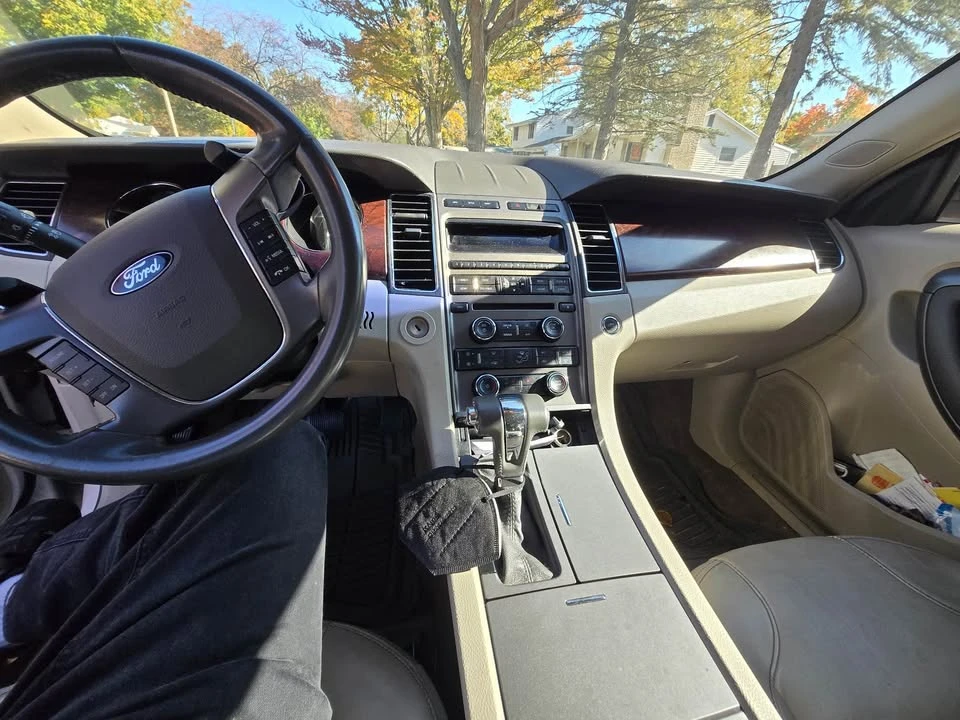 2011 Ford Taurus 6th Gen - Image 5 of 12