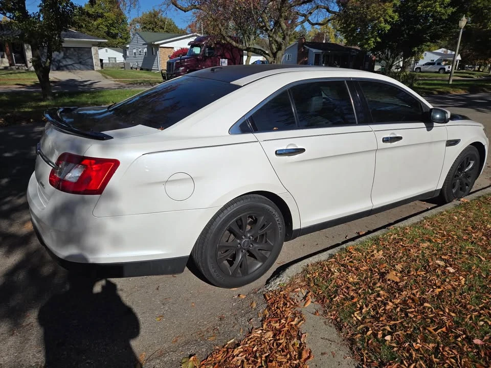 2011 Ford Taurus 6th Gen - Image 3 of 12