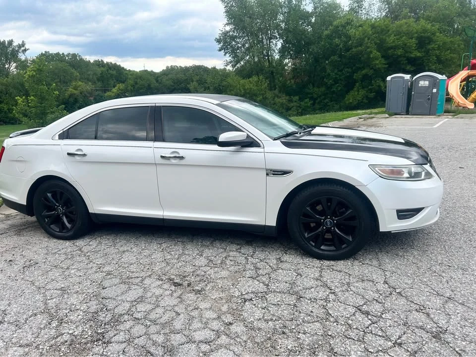 2011 Ford Taurus 6th Gen - Image 8 of 12