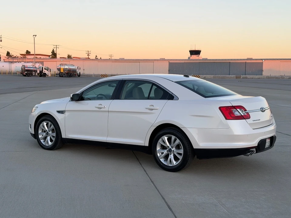 2011 Ford Taurus 5th Gen - Image 3 of 21
