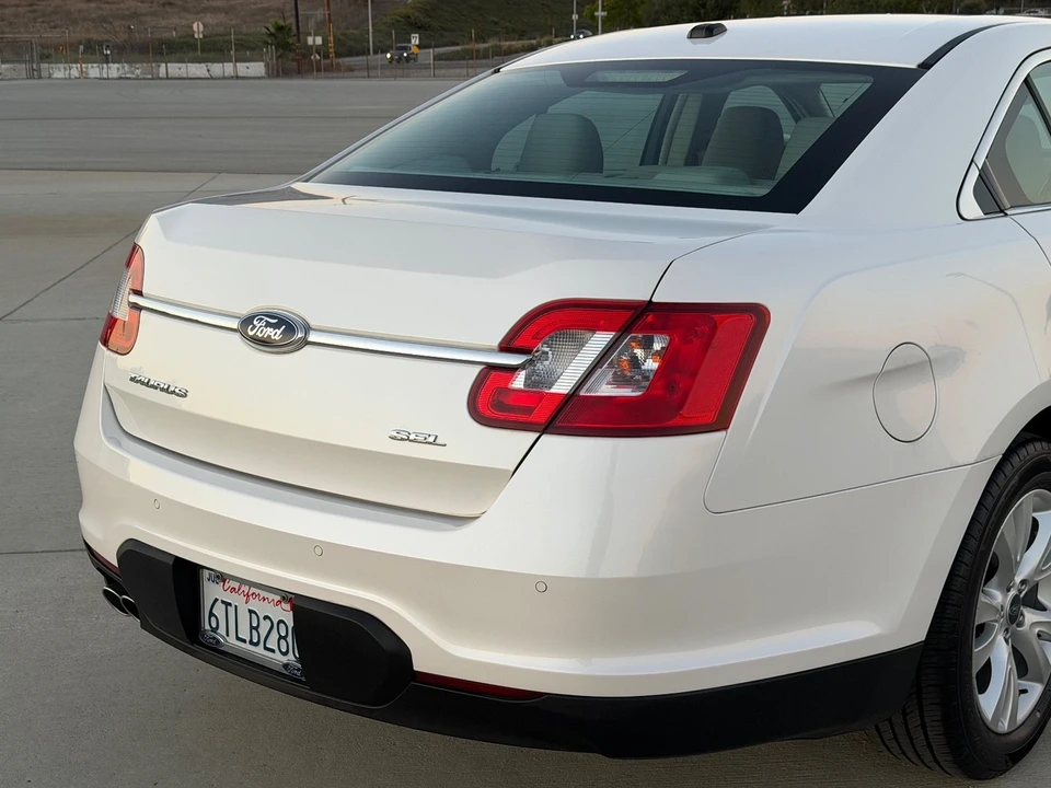 2011 Ford Taurus 5th Gen - Image 12 of 21