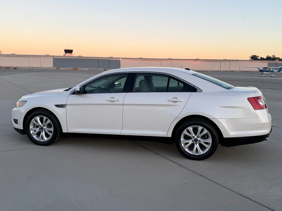 2011 Ford Taurus 5th Gen - Image 10 of 21