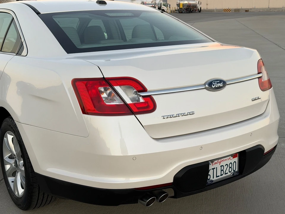 2011 Ford Taurus 5th Gen - Image 11 of 21