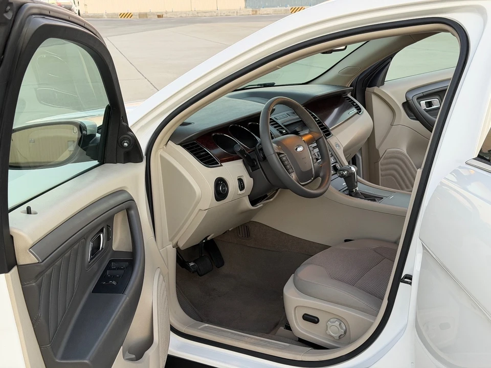 2011 Ford Taurus 5th Gen - Image 16 of 21