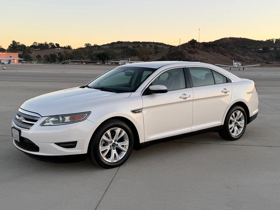 2011 Ford Taurus 5th Gen - Image 2 of 21