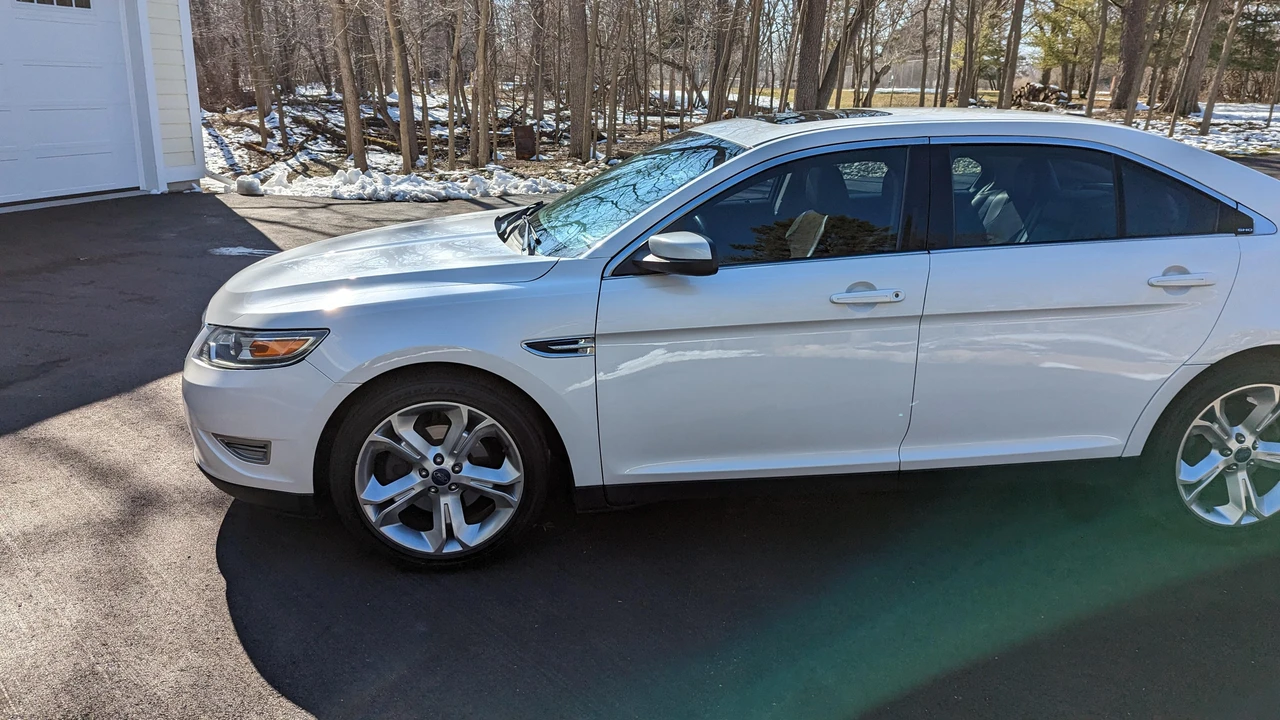 2011 Ford Taurus SHO 6th Gen - Image 23 of 31