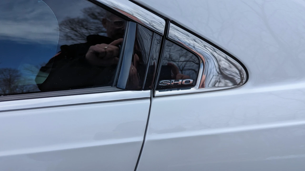 2011 Ford Taurus SHO 6th Gen - Image 27 of 31