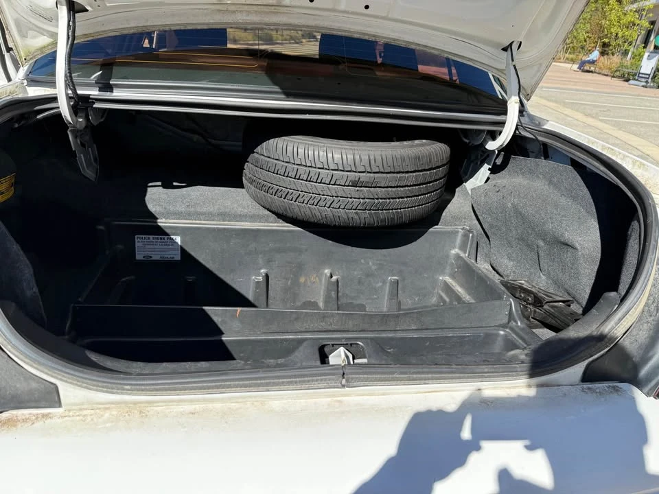 2011 Ford Crown Victoria - Image 12 of 13