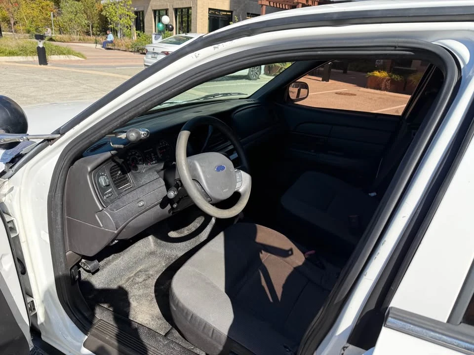 2011 Ford Crown Victoria - Image 8 of 13