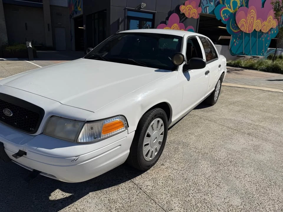 2011 Ford Crown Victoria - Image 2 of 13