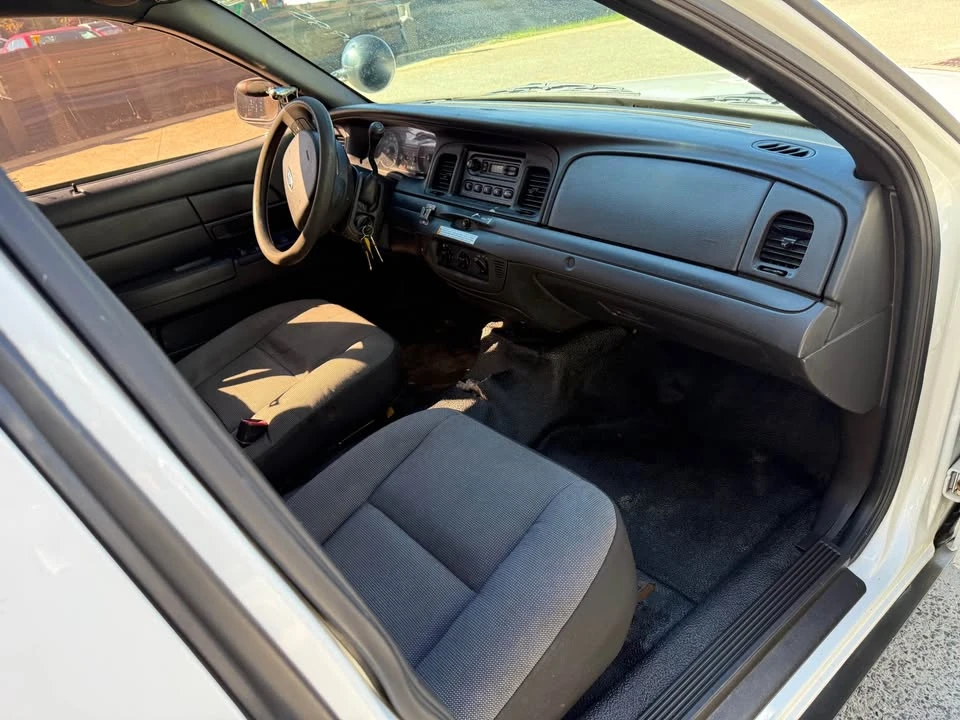 2011 Ford Crown Victoria - Image 13 of 13