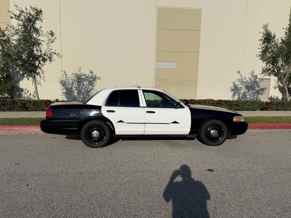 2011 Ford Crown Victoria - Image 3 of 10