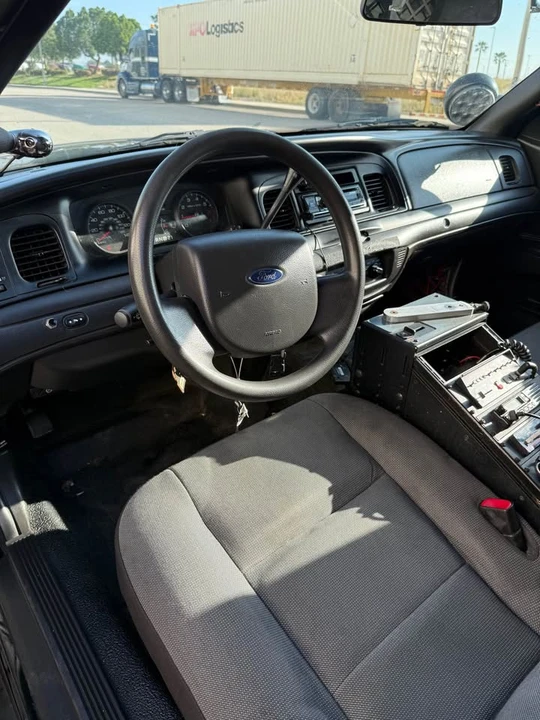 2011 Ford Crown Victoria - Image 9 of 10